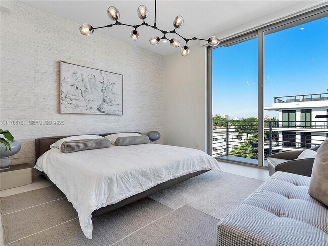 Building Photo - 21 Isle of Venice Dr