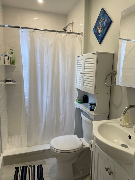 Building Photo - 267 E Cottage St