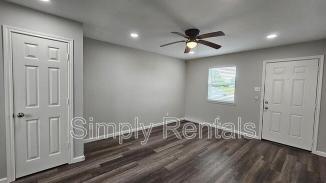 Building Photo - 11015 I-30 Frontage Rd