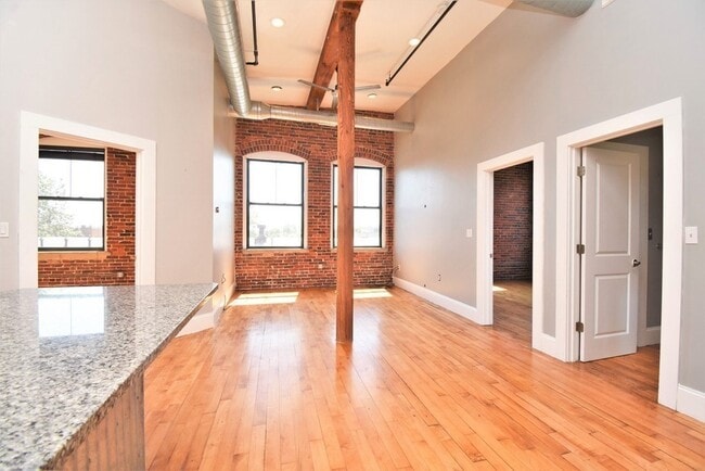 Building Photo - 275 Essex St