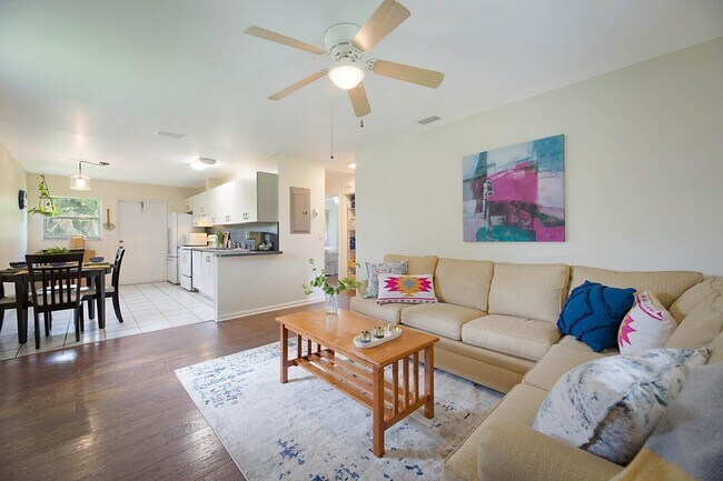 Building Photo - 359 W D Rd