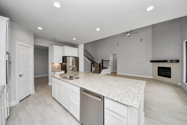 Building Photo - 1500 Sunrise Gables Dr