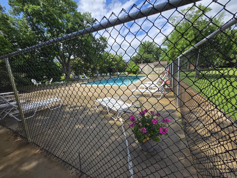 Private outdoor swimming pool - 7320 York Ave S