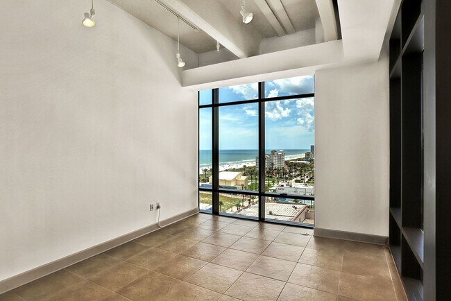 Building Photo - Live the Metropolitan Lifestyle