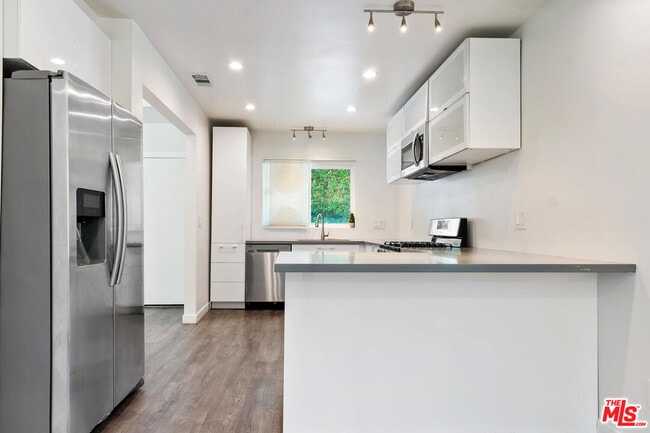 Building Photo - 3729 Reklaw Dr