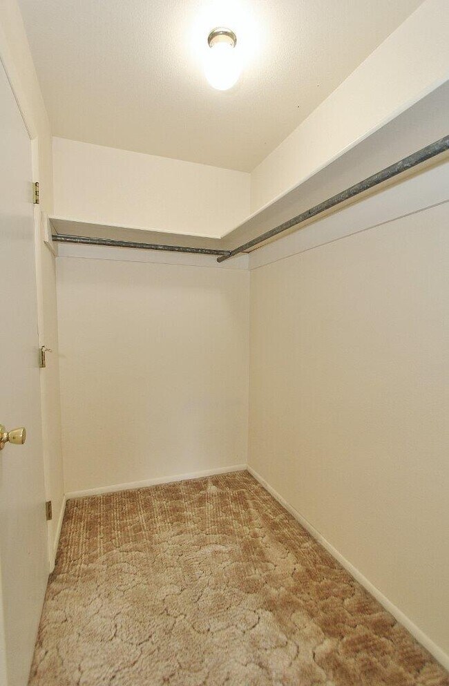 Building Photo - 639 N Moffatt Ave