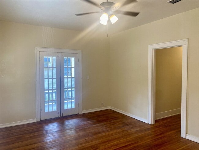Building Photo - Restored 3 br 2 ba Craftsman style Home fo...