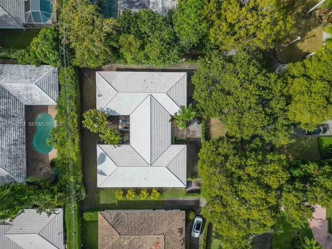 Building Photo - Cotorro Avenue, Coral Gables, FL 33146 - 3 BR 2 BA single-family home