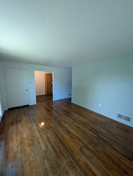 Building Photo - 37 Toponce Dr