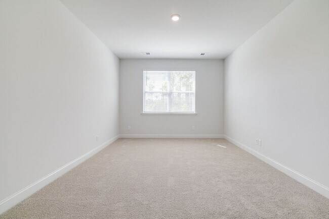 Building Photo - Beautiful 4 bedroom, 2 bathroom home locat...