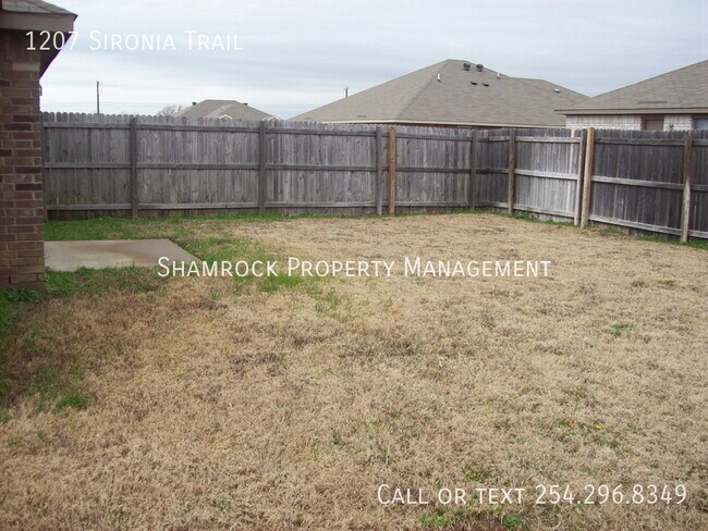 Building Photo - Great location between Waco and McGregor!