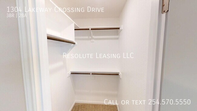 Building Photo - 1304 Lakeway Crossing Dr