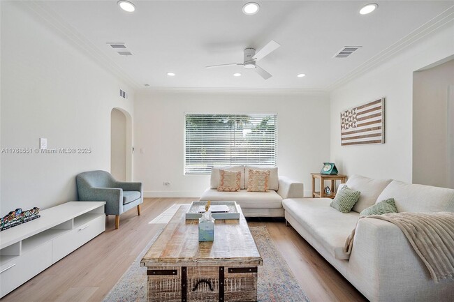 Building Photo - 10801 Peachtree Dr