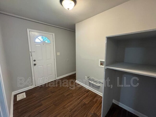 Building Photo - 454 Clara Dr