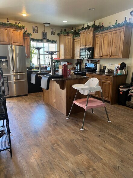 Building Photo - 490 E 700 S