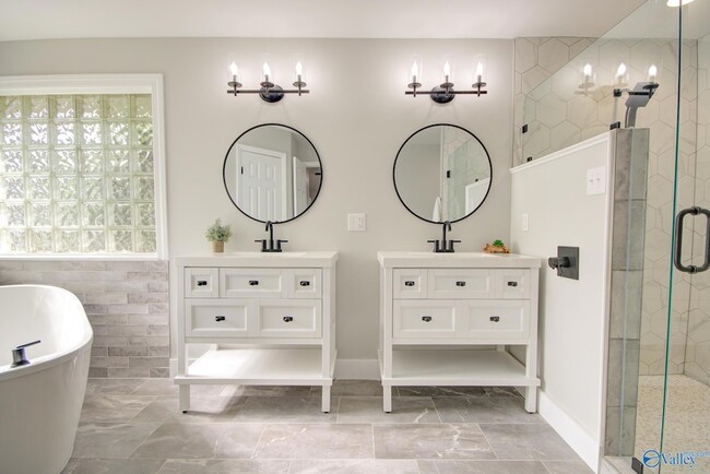 Building Photo - 205 Jarrett Ln