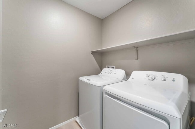 Building Photo - 25 Alamere Falls Dr