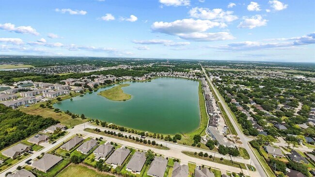Building Photo - 3010 Tranquility Lake Estates Blvd