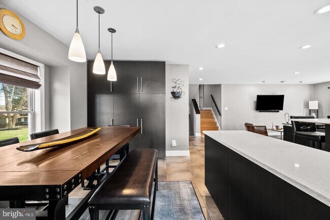 Building Photo - 6 Hounds Hollow Ct