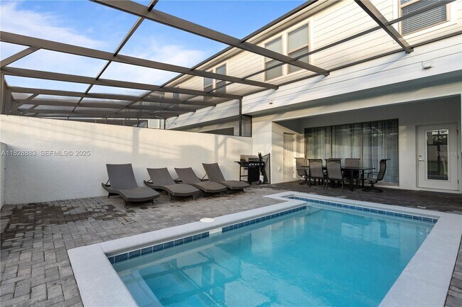 Building Photo - 2428 Dubai St