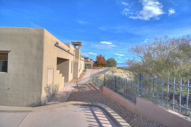 Building Photo - Meriposa Masterpiece