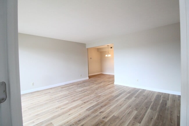 Building Photo - 1018 Blue Ridge Dr