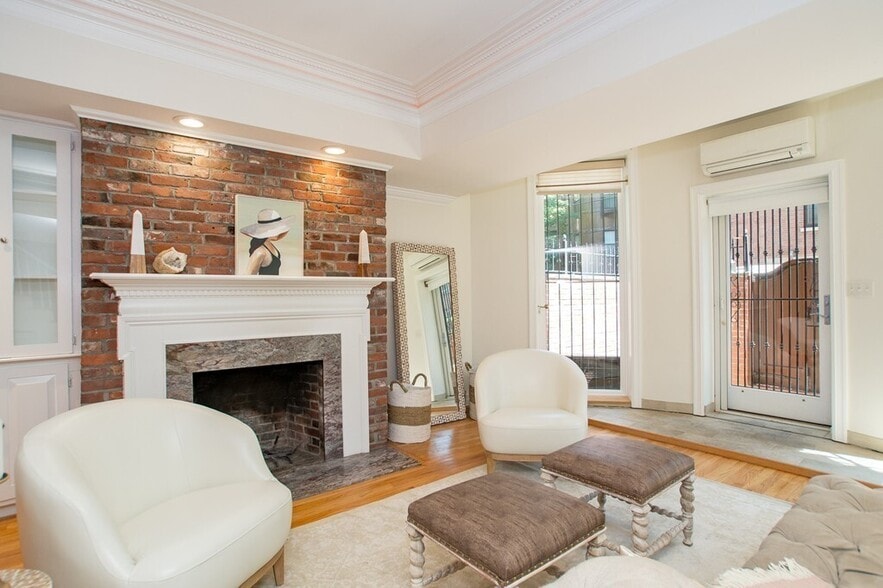 Building Photo - 388 Marlborough St