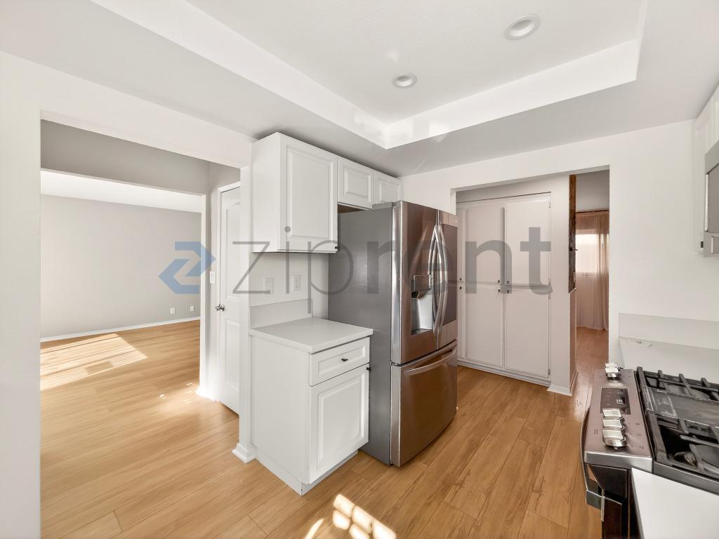 Building Photo - 13626 Cerise Ave