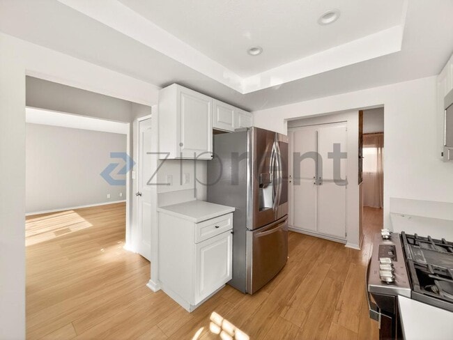 Building Photo - 13626 Cerise Ave