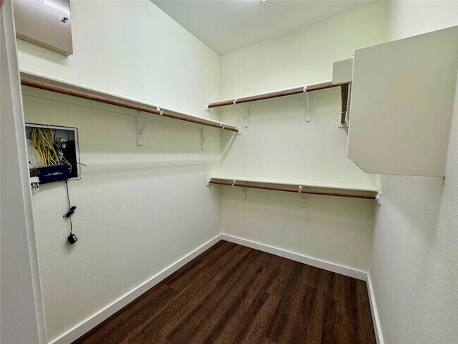 Building Photo - 408 Wolf Creek Way