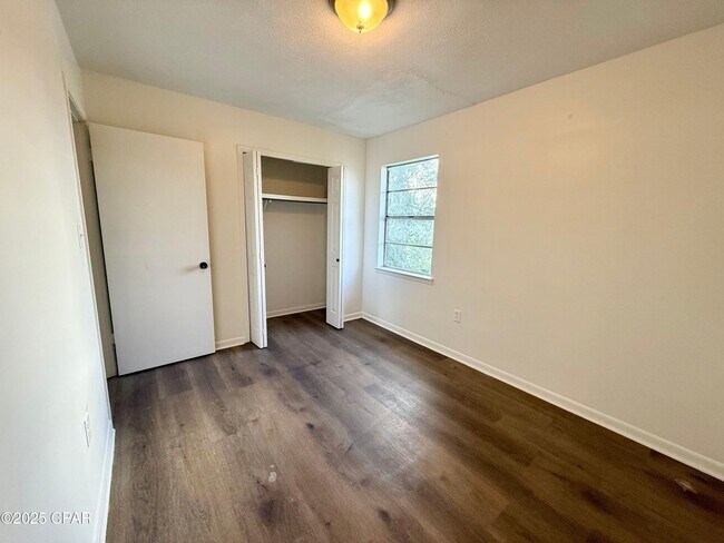 Building Photo - 506 N 11th St