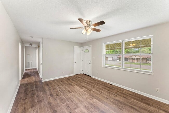 Building Photo - 7308 Meadowbrook Cir