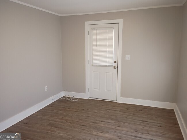 Building Photo - 11 Hester Dr