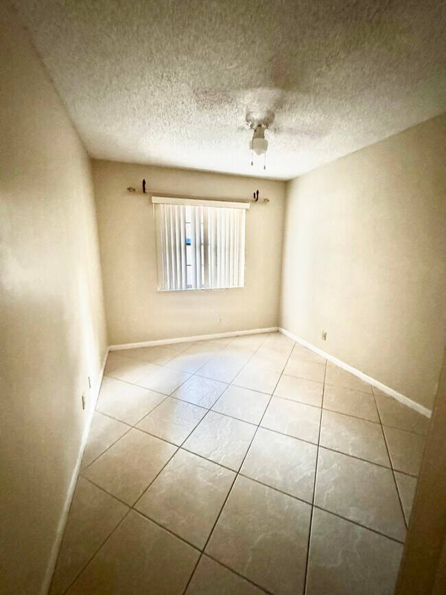 Building Photo - 4928 Alder C Dr