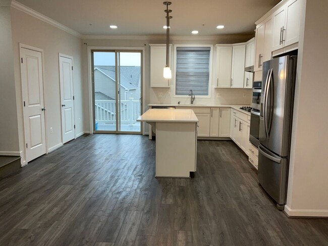 Building Photo - Beautiful 4BR 3.5BA 3 level townhome with 2 car attached garage located in the Cabin Branch Commu...