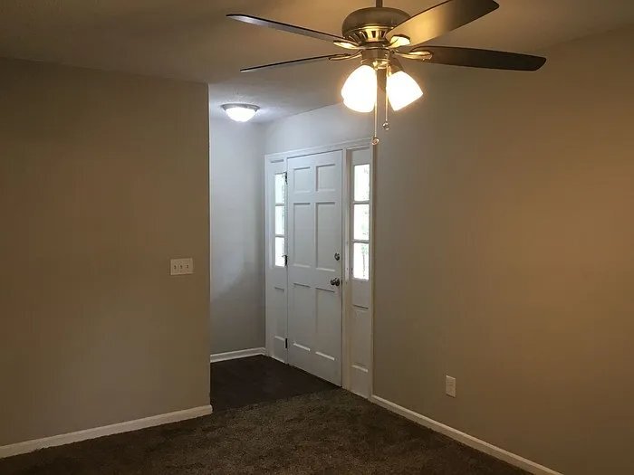 Building Photo - 128 Durango Ave