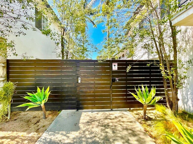 Building Photo - 315 Junipero Ave