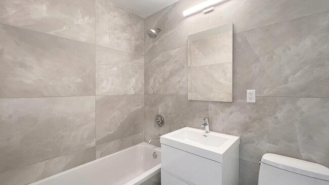 Primary Photo - 555 Main St