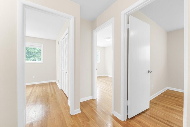 Building Photo - 9813 Inglemere Dr