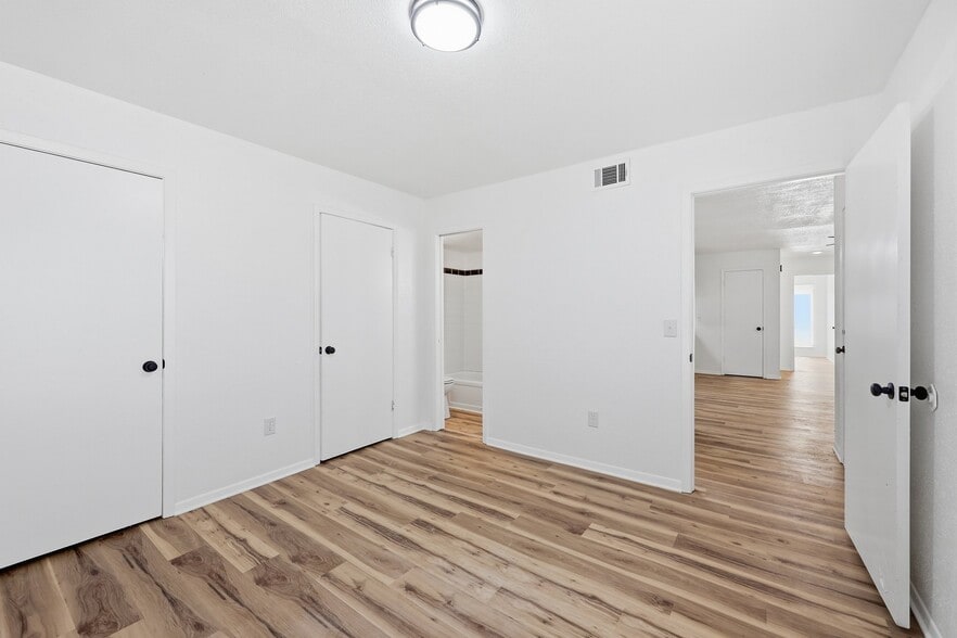 Building Photo - 801 W Gibson St