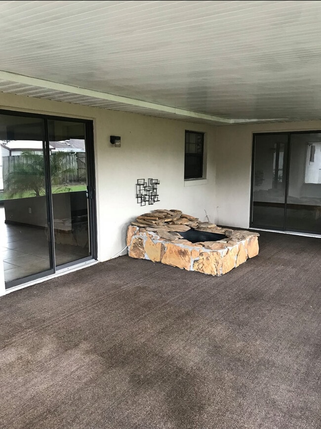Building Photo - 1096 Willow Wood Dr