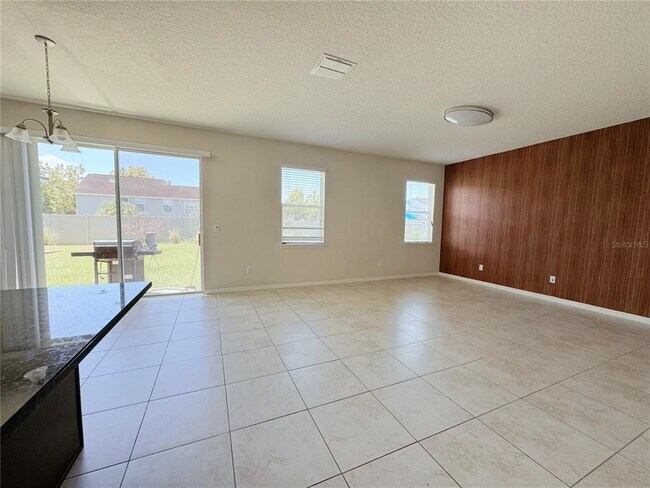 Building Photo - 2428 Chateau Lp