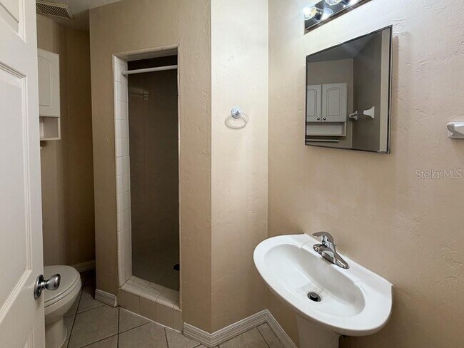 Building Photo - 4003 SW 27th St