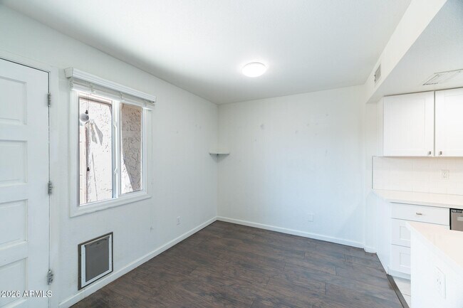 Building Photo - 948 S Alma School Rd
