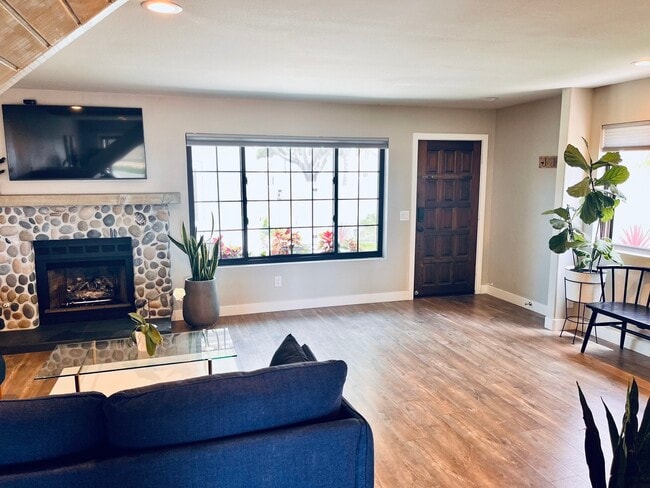 Building Photo - 6813 Briarwood Dr
