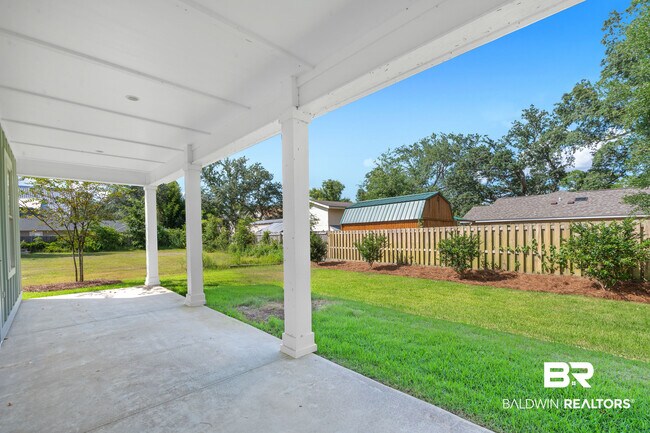 Building Photo - 27085 Park Dr