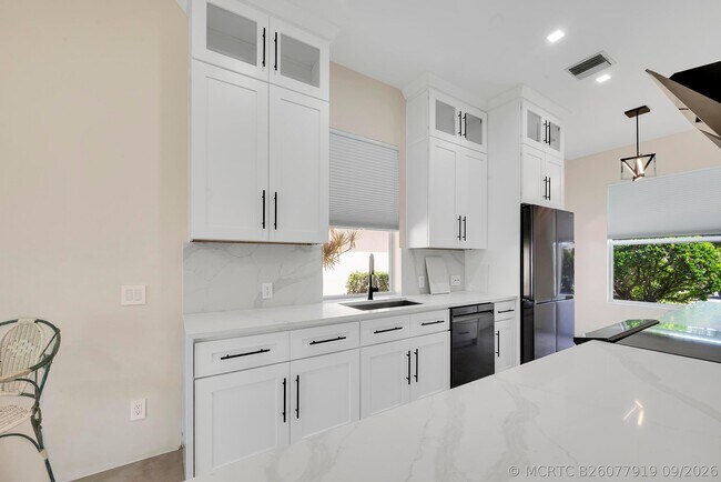 Building Photo - 176 NW Bentley Cir