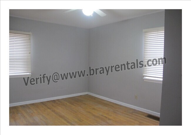 Building Photo - 1355 Mesa Ave