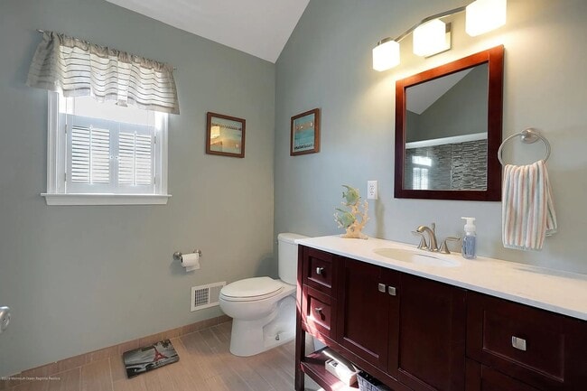 Building Photo - Charming Colonial on Quiet Cul-de-Sac