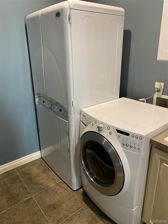 Building Photo - 1046 Lorenzo Ct